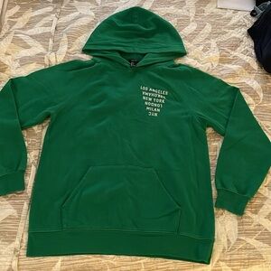 Women sweaters, color green, size small, forever21. Good condition.